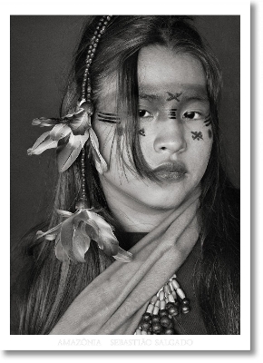 TASCHEN OBJECT : SEBASTIAO SALGADO. AMAZΟNIA - POSTER ASHANINKA GIRL