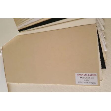 ΧΑΡΤΙ ΓΙΑ ΚΑΡΒΟΥΝΟ MAGNANI 50X70 250G BEIGE FLECKED ANNIGONI NATURAL ROUGH